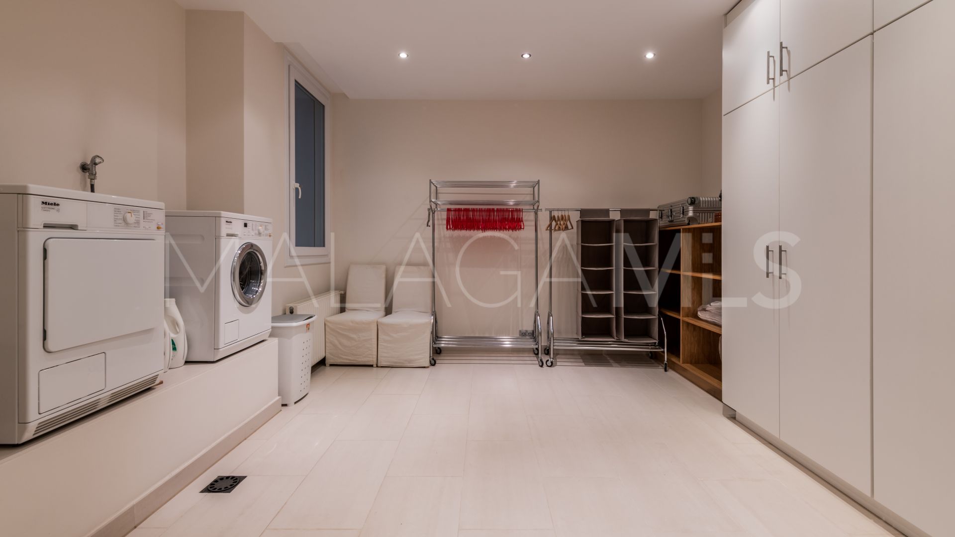 Villa for sale in Elviria