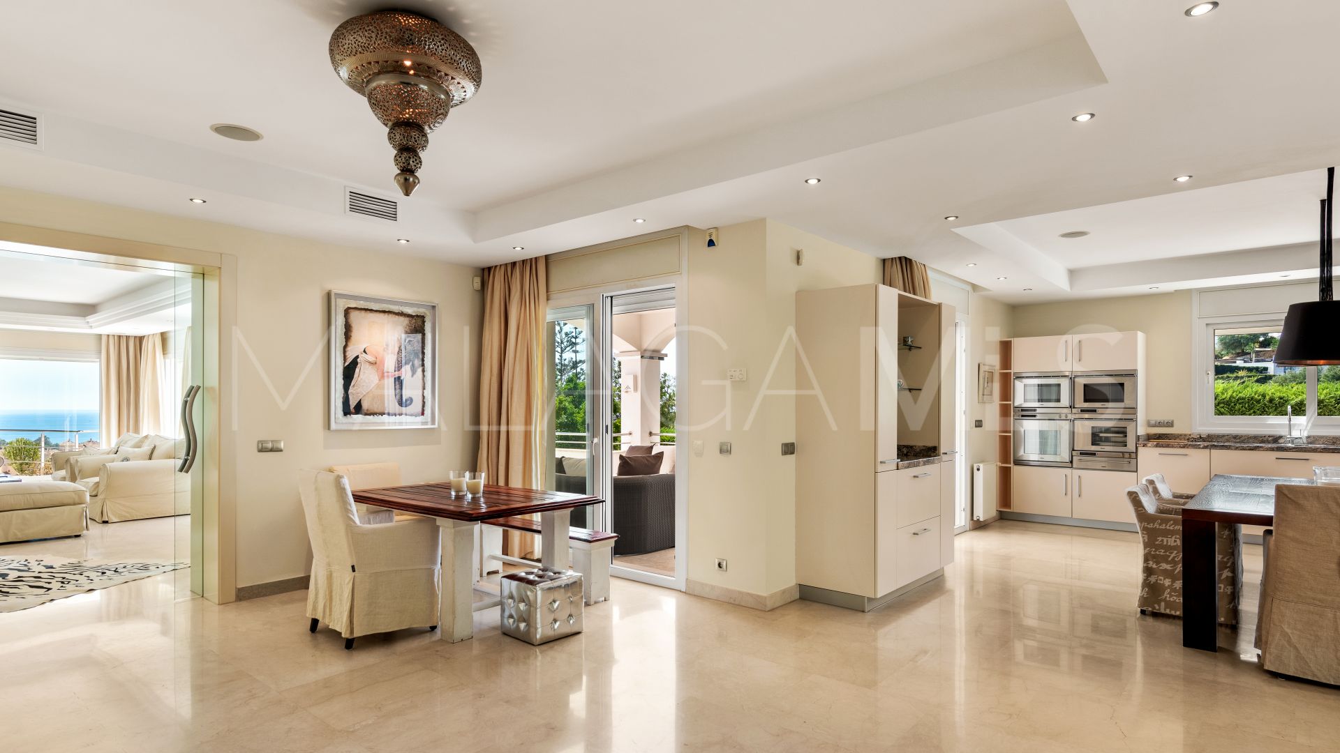 Villa for sale in Elviria