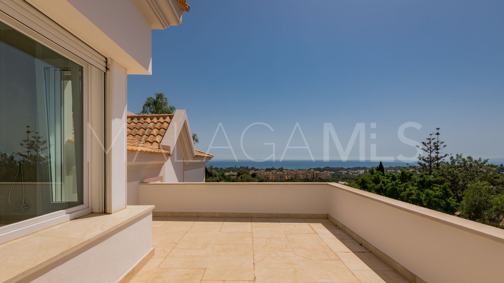 Villa for sale in Elviria