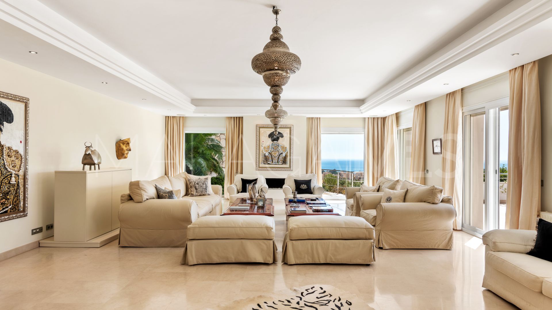 Villa for sale in Elviria