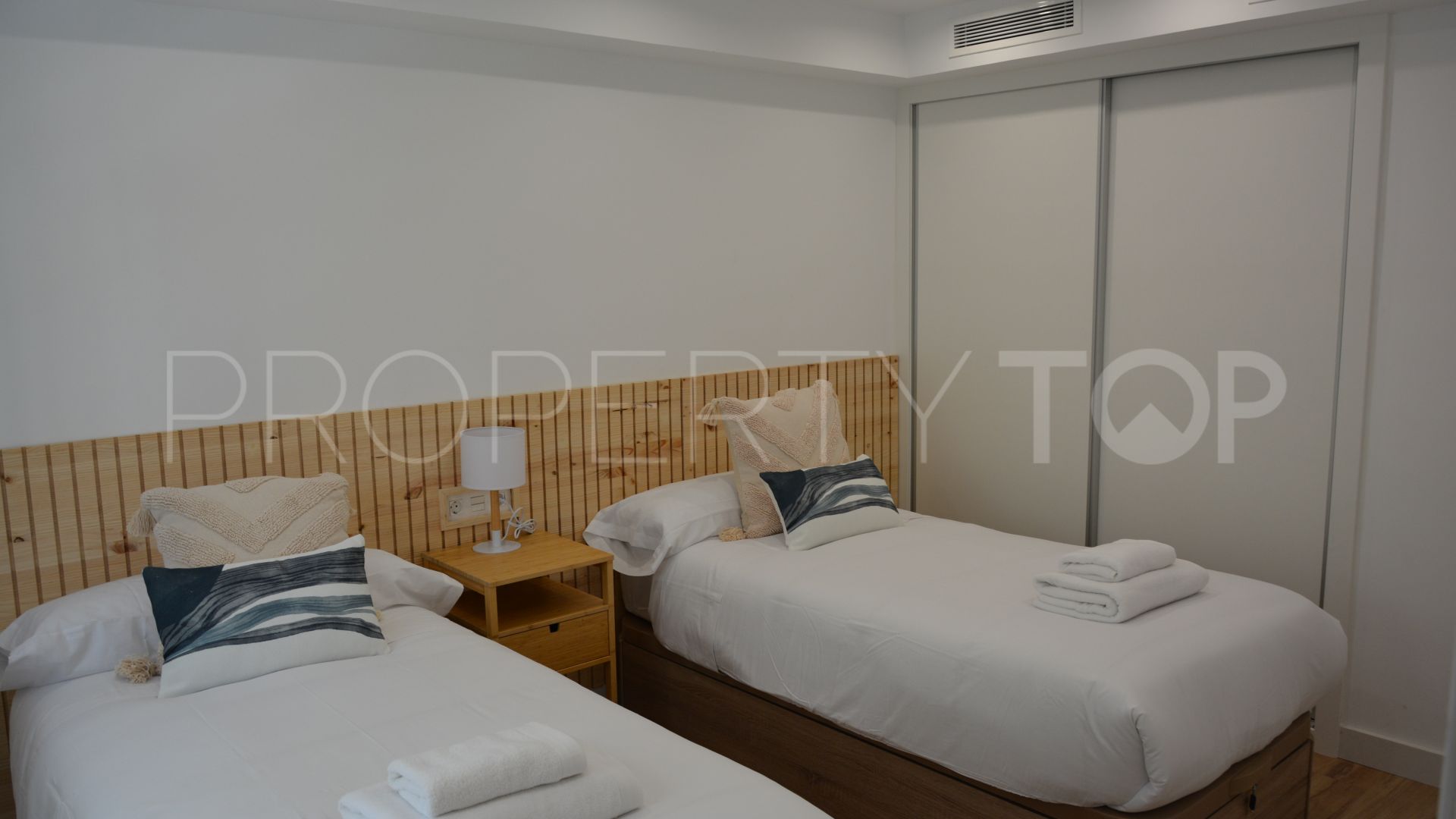 Buy Playa de la Fontanilla apartment with 4 bedrooms