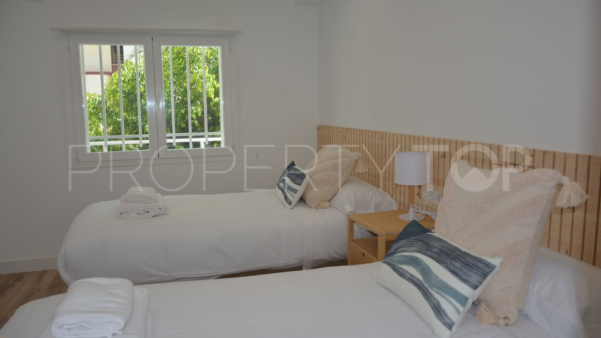 Buy Playa de la Fontanilla apartment with 4 bedrooms