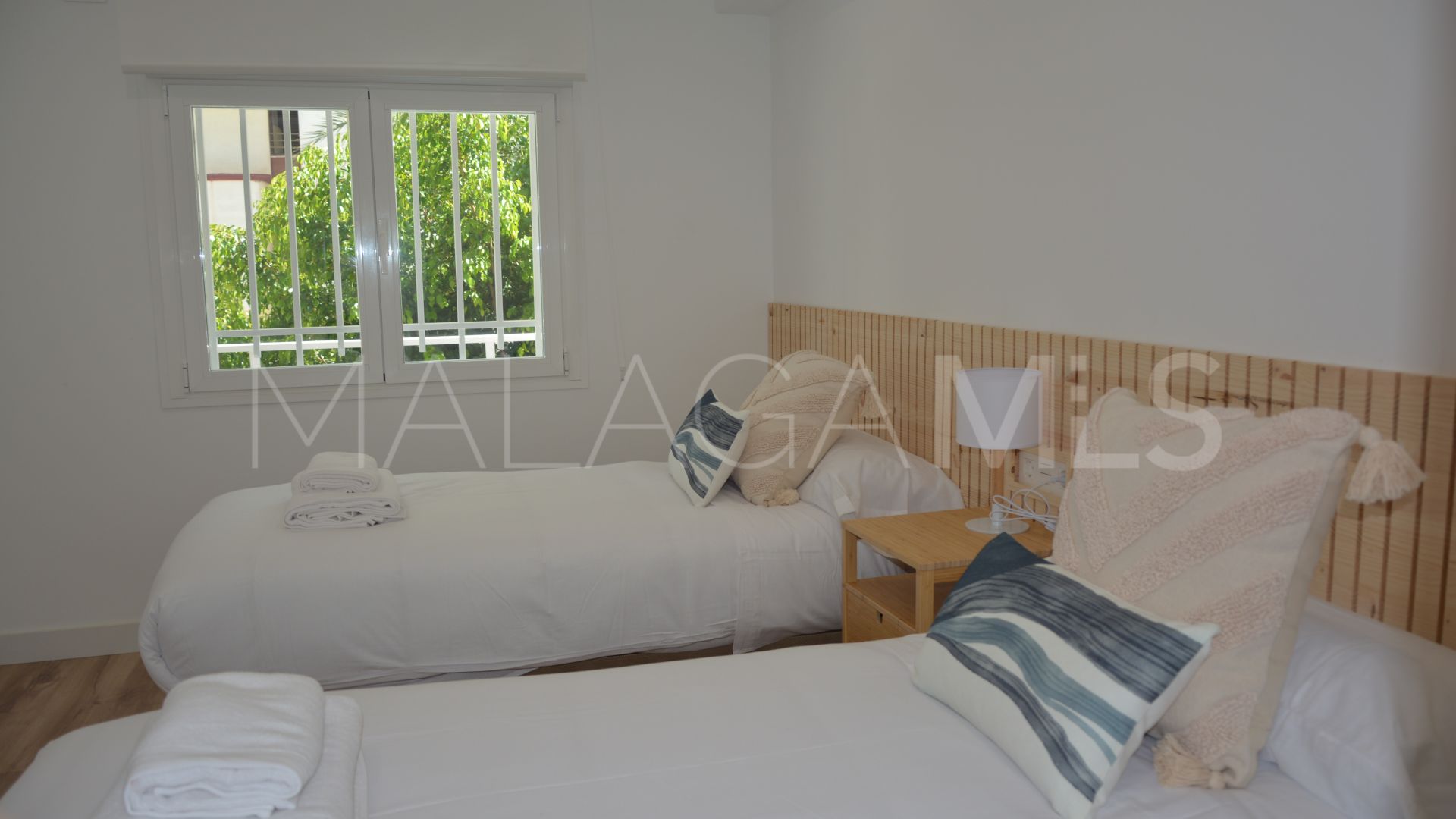 Buy Playa de la Fontanilla apartment with 4 bedrooms