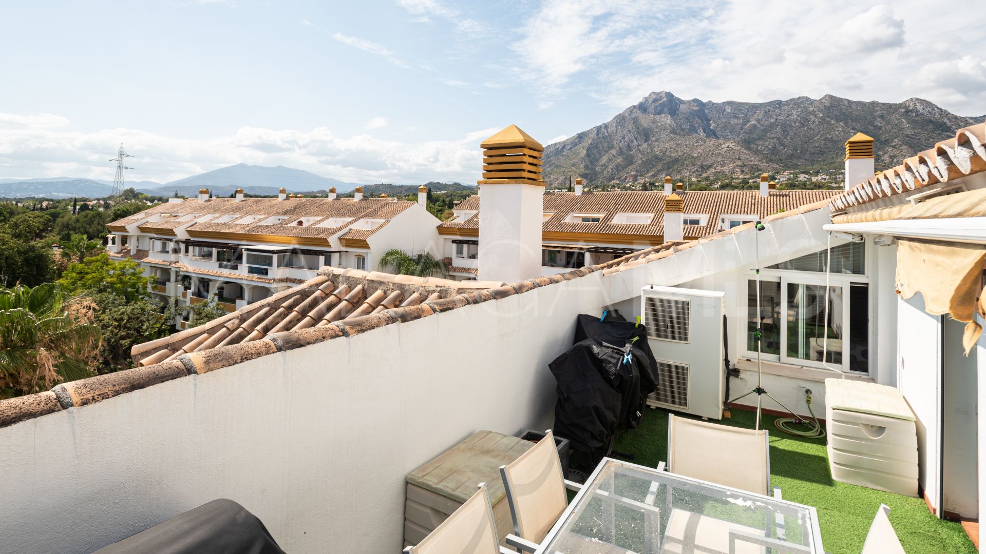 For sale penthouse with 4 bedrooms in Los Pinos de Nagüeles