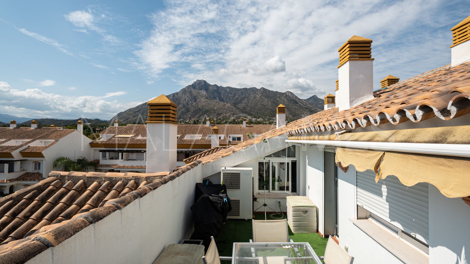 For sale penthouse with 4 bedrooms in Los Pinos de Nagüeles