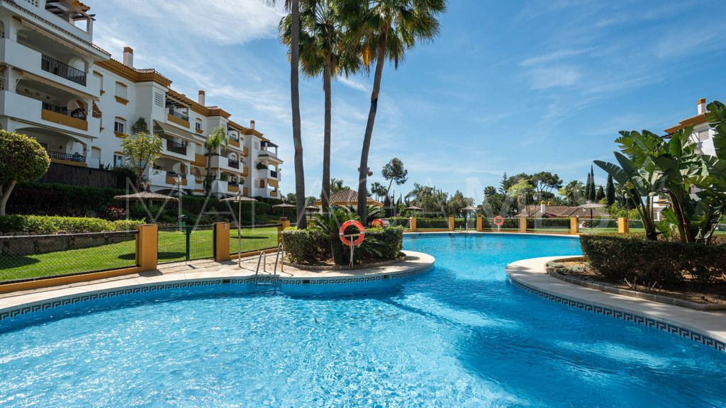 For sale penthouse with 4 bedrooms in Los Pinos de Nagüeles