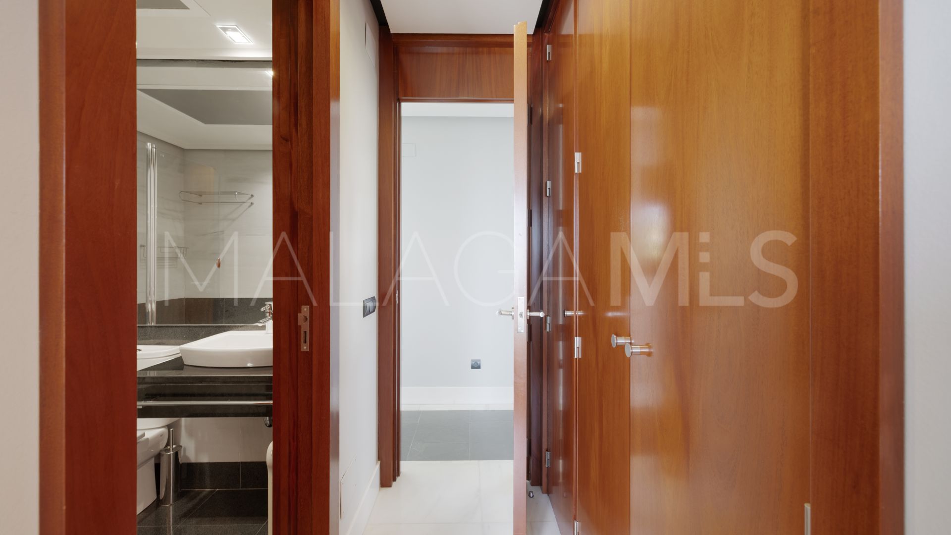 Villa for sale in Los Altos de los Monteros