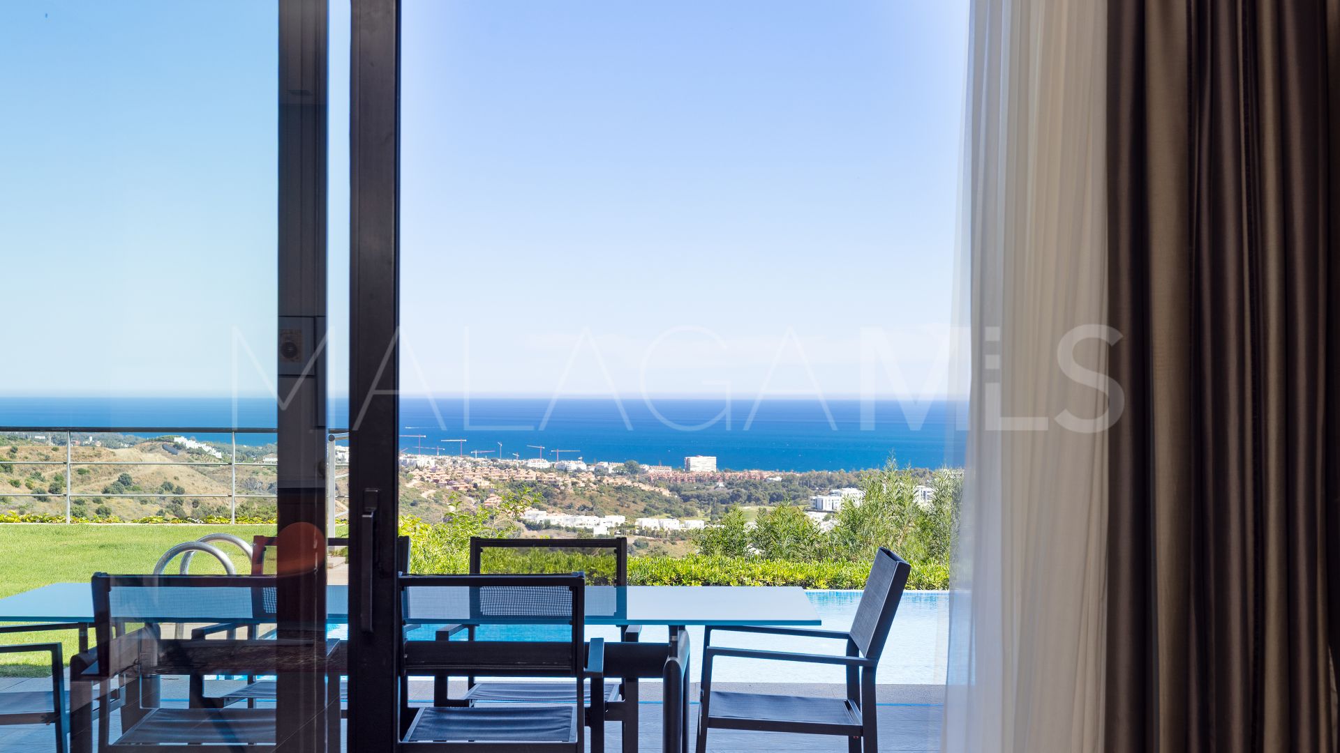 Villa for sale in Los Altos de los Monteros