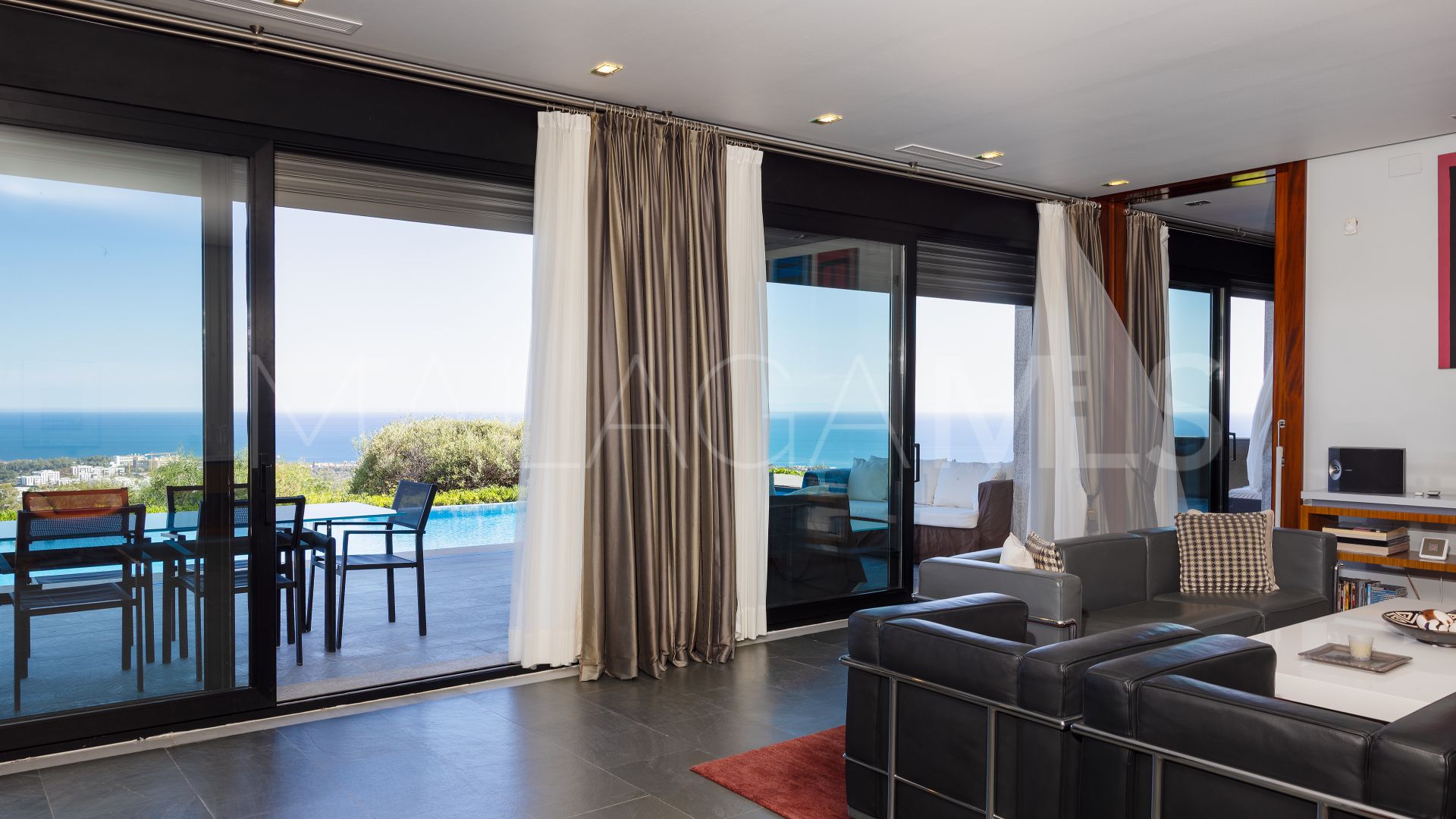 Villa for sale in Los Altos de los Monteros