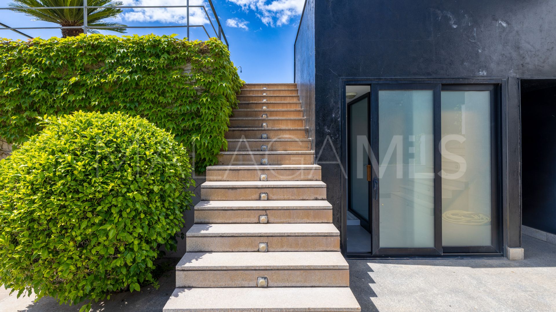 Villa for sale in Los Altos de los Monteros