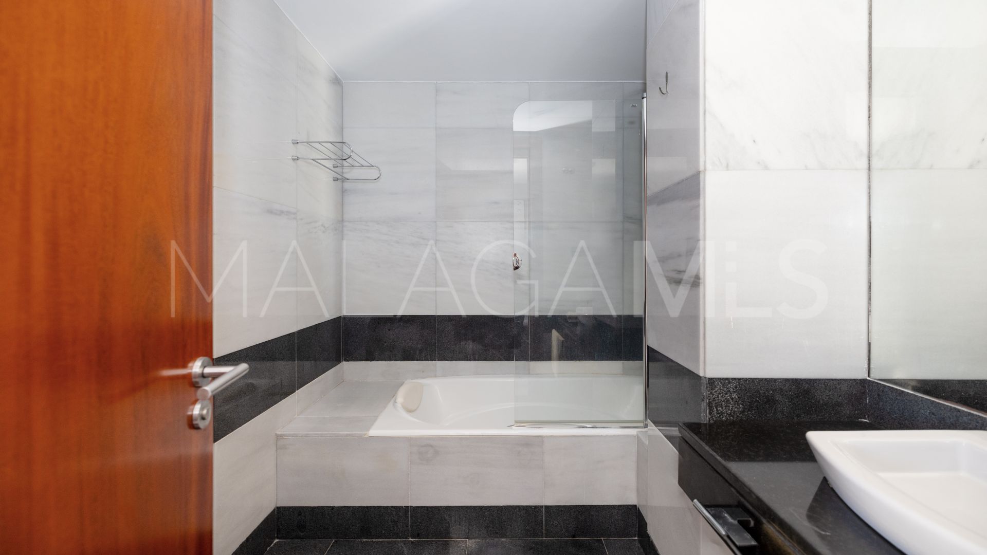 Villa for sale in Los Altos de los Monteros
