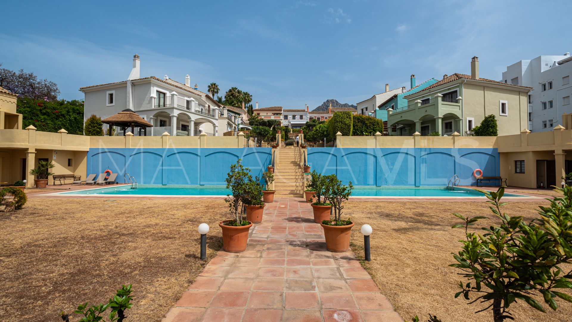 Marbelah Pueblo, pareado a la venta with 5 bedrooms