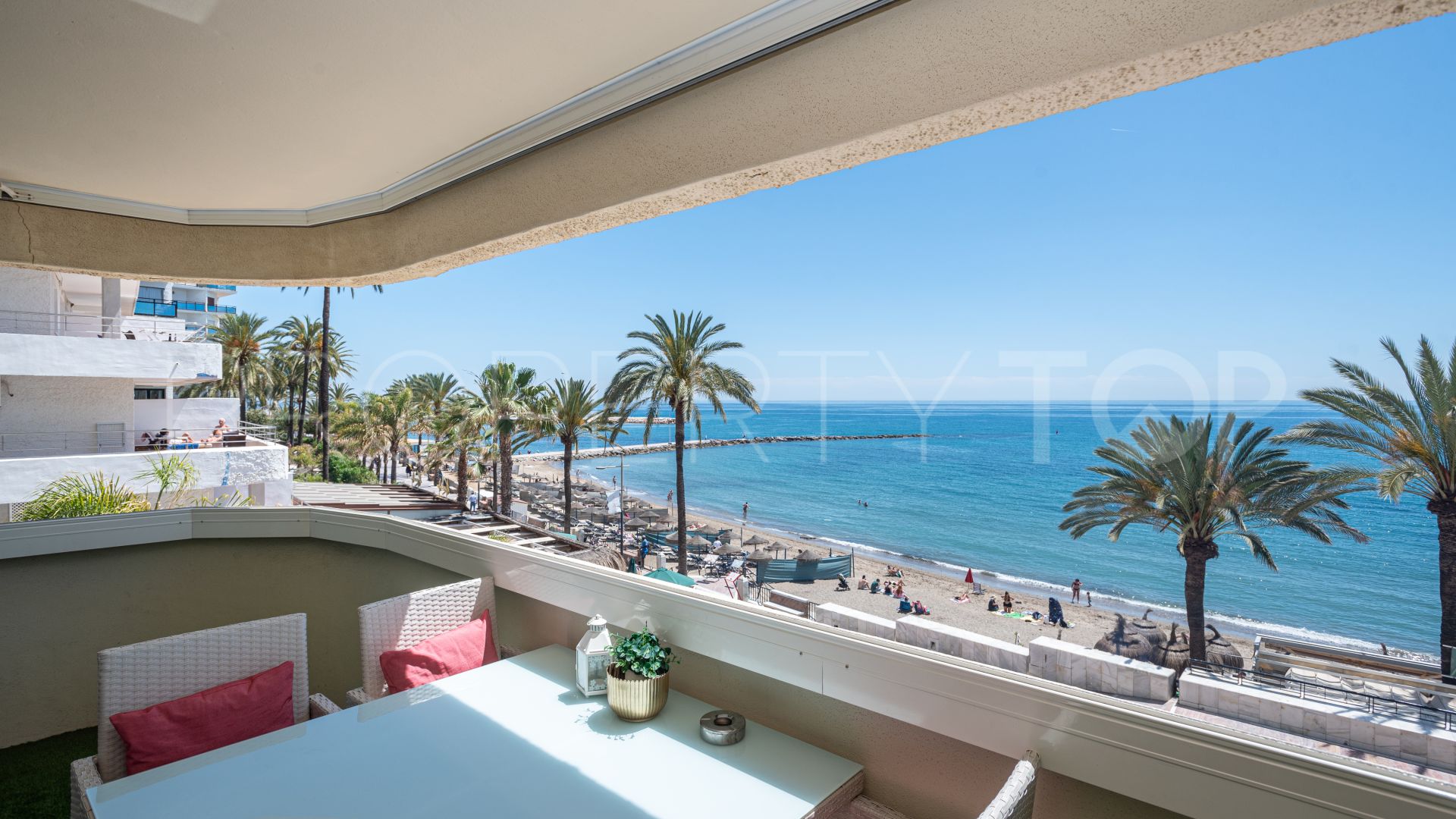 Apartamento de 2 dormitorios en venta en Marbella Centro