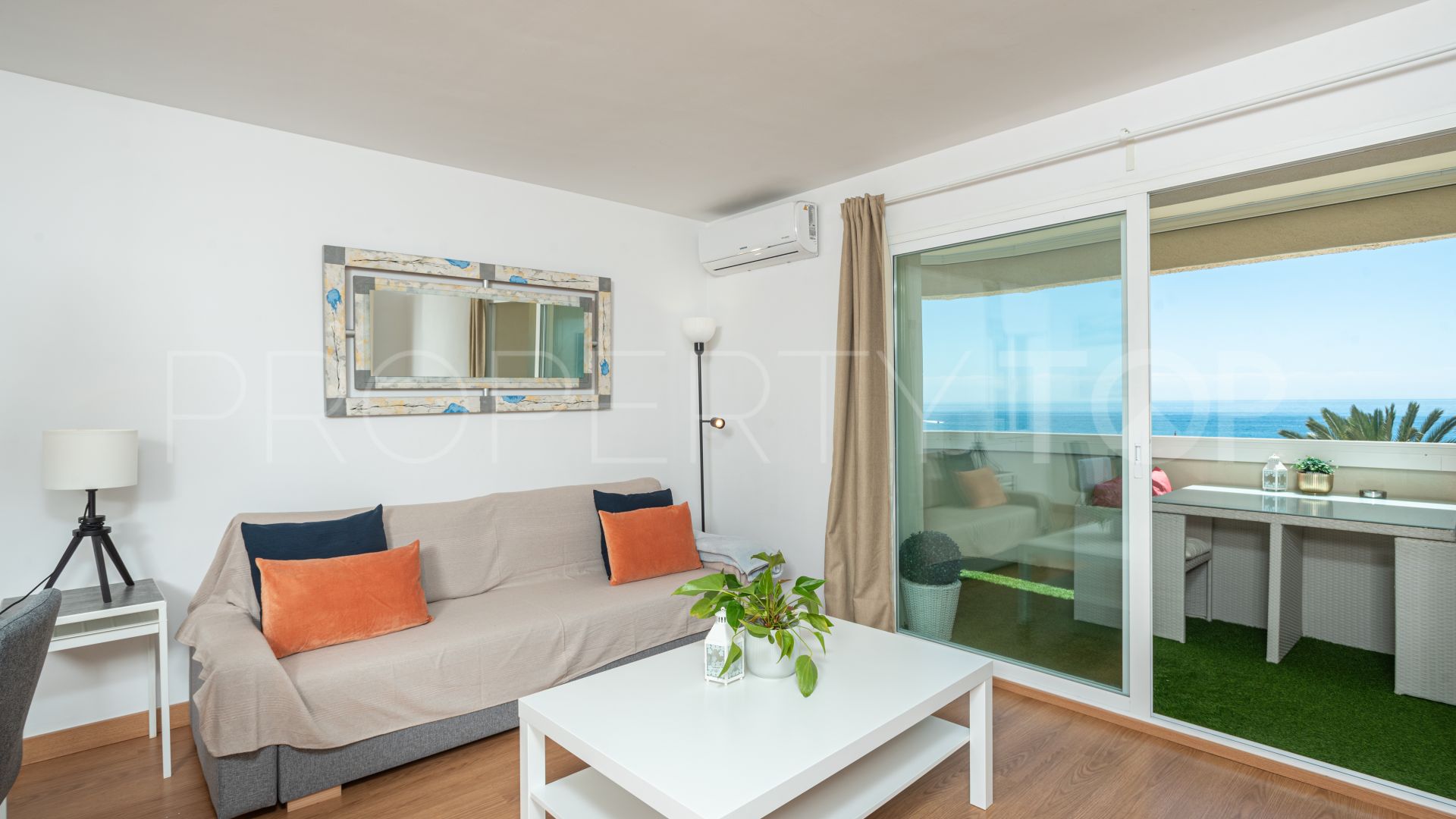 Apartamento de 2 dormitorios en venta en Marbella Centro