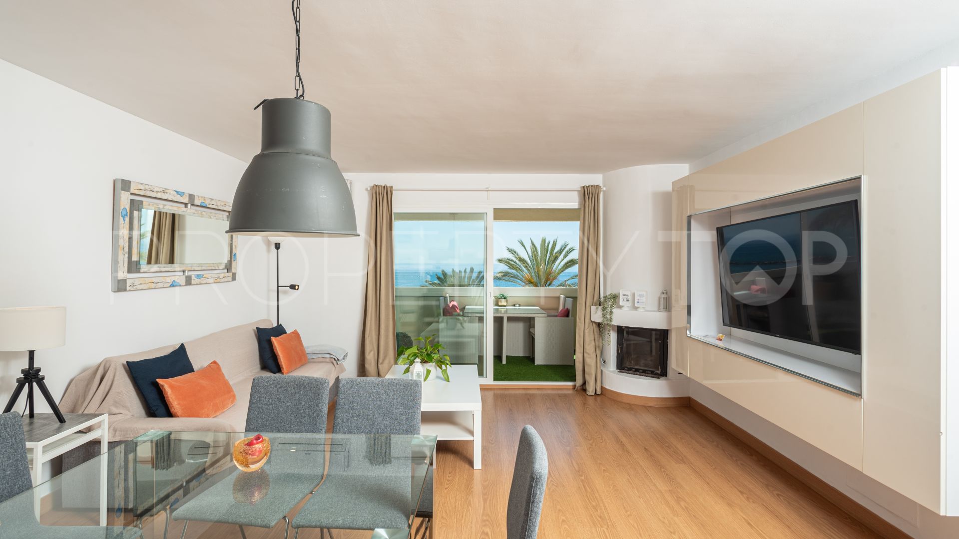 Apartamento de 2 dormitorios en venta en Marbella Centro