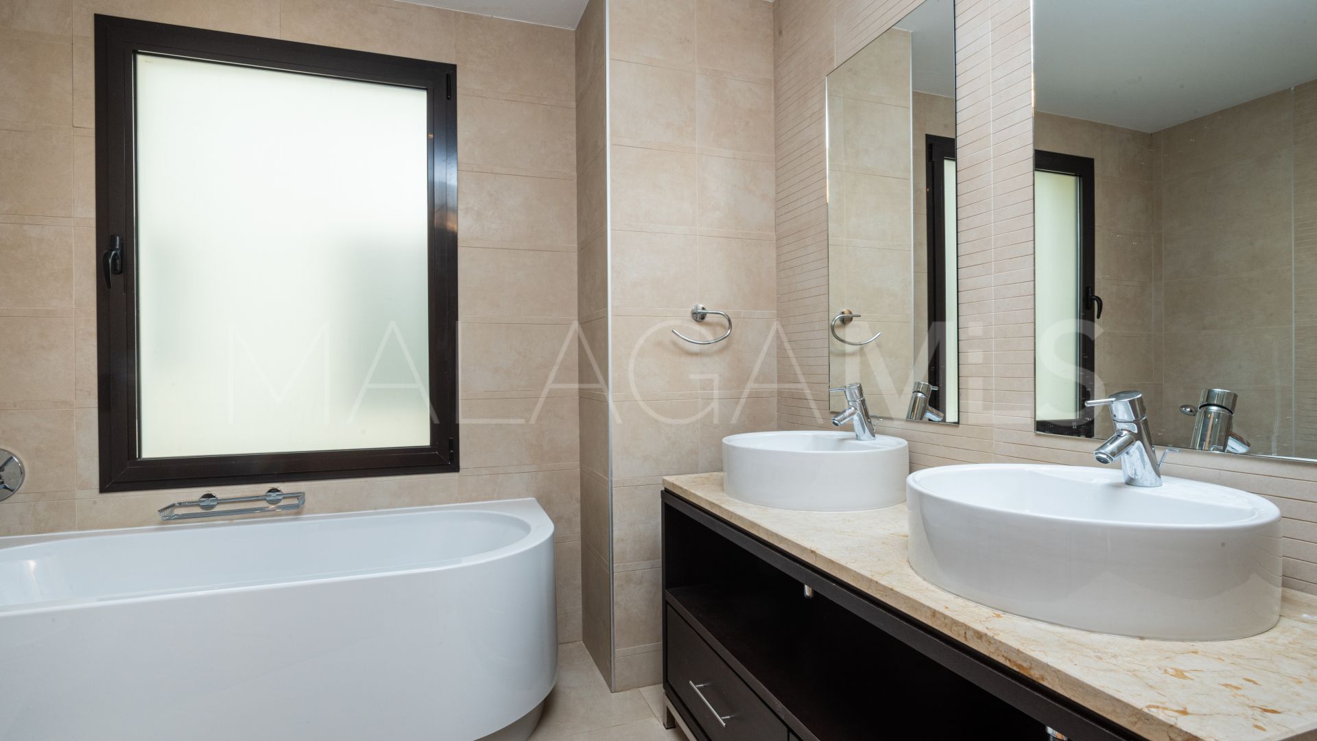 Apartamento for sale in Samara with 3 bedrooms