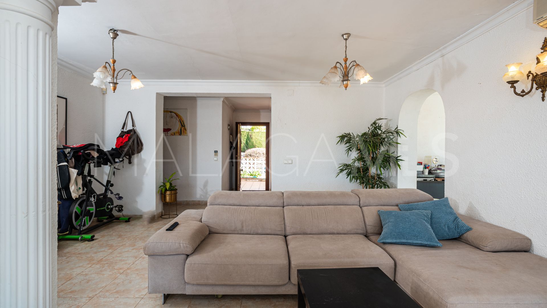 Chalet for sale in Elviria