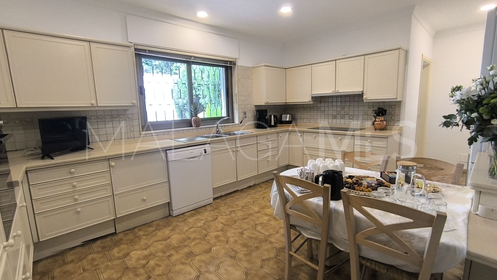 Villa for sale in Los Monteros