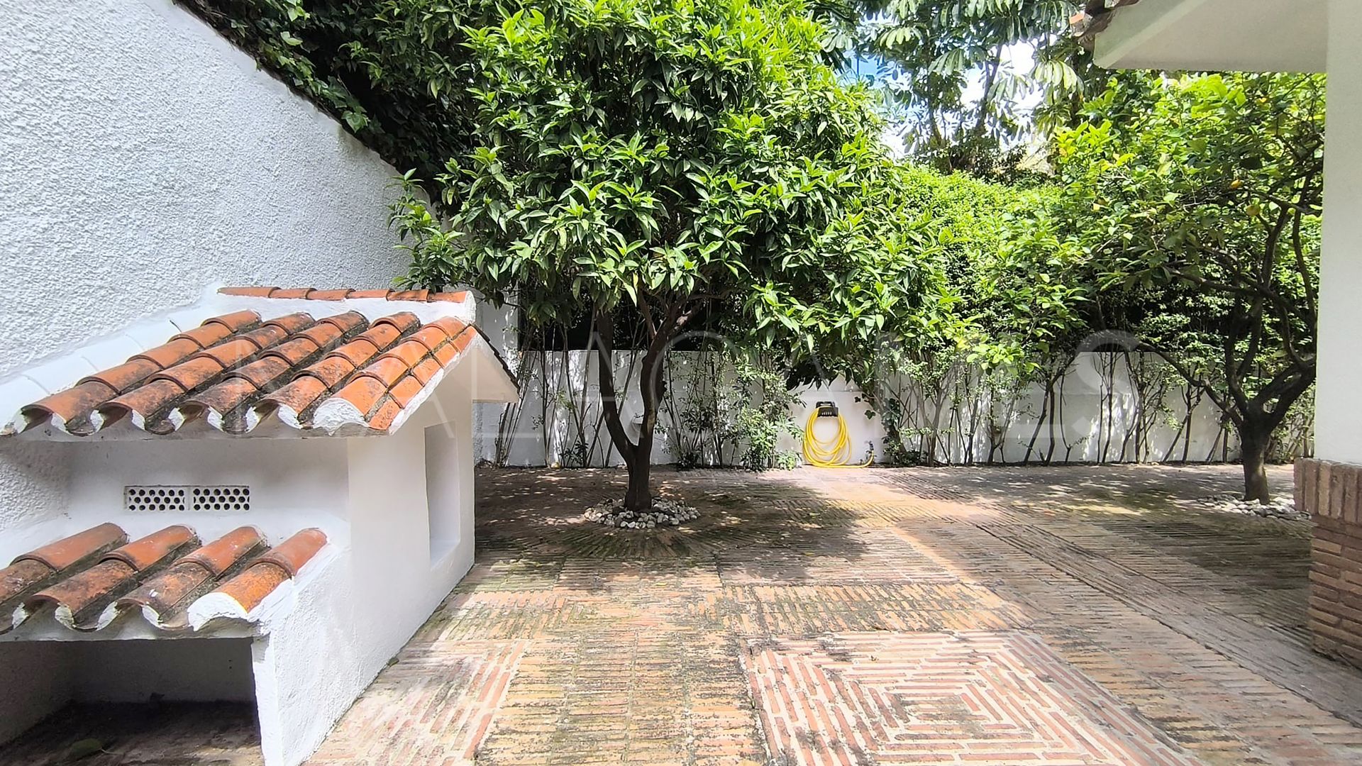 Villa for sale in Los Monteros