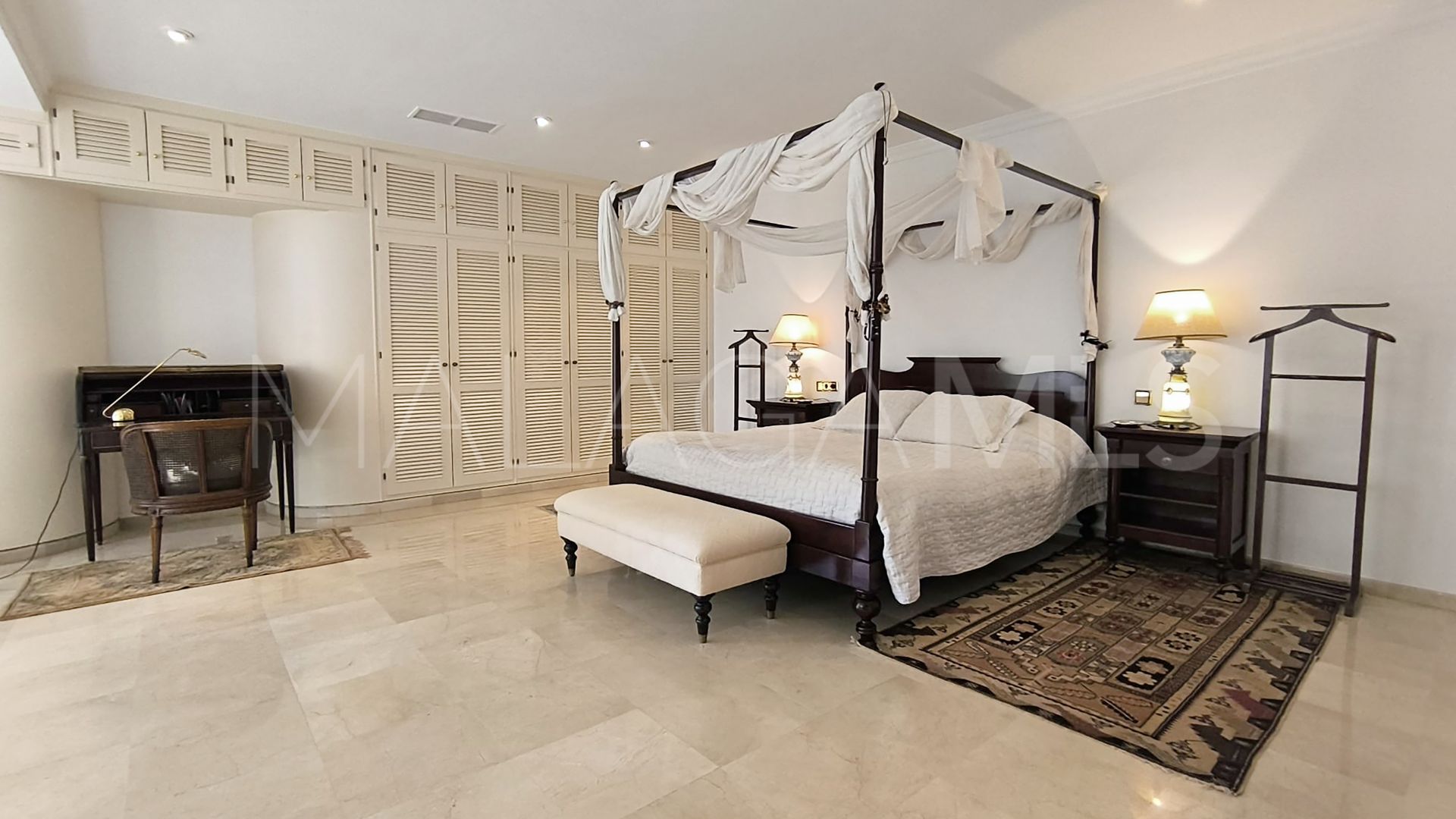Villa for sale in Los Monteros