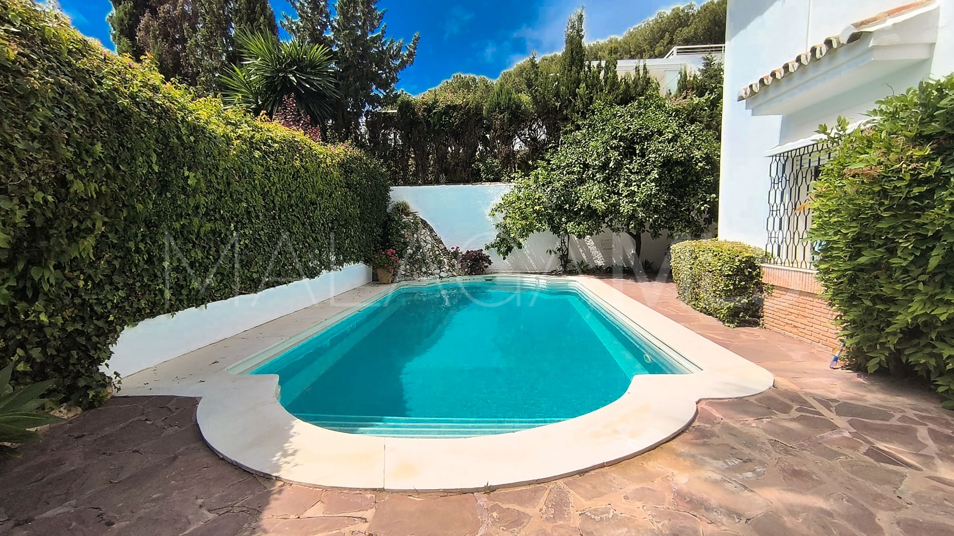 Villa for sale in Los Monteros