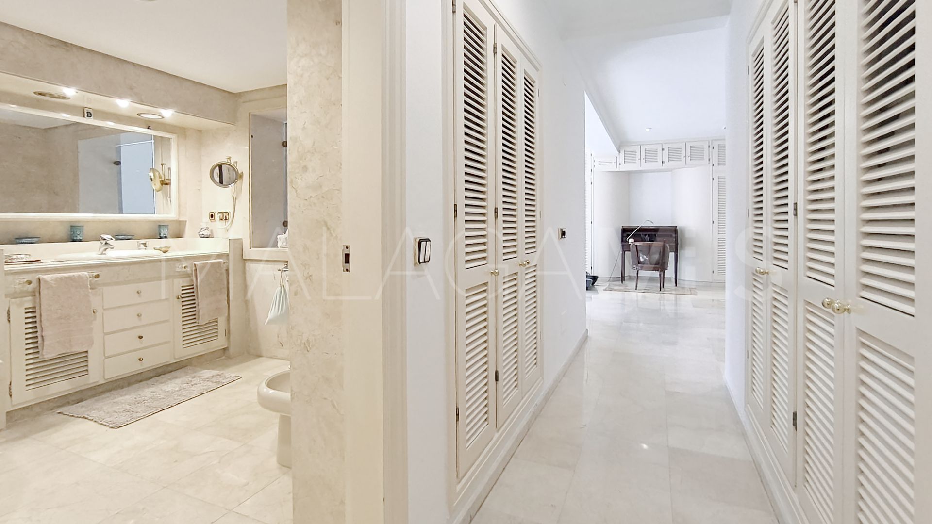 Villa for sale in Los Monteros