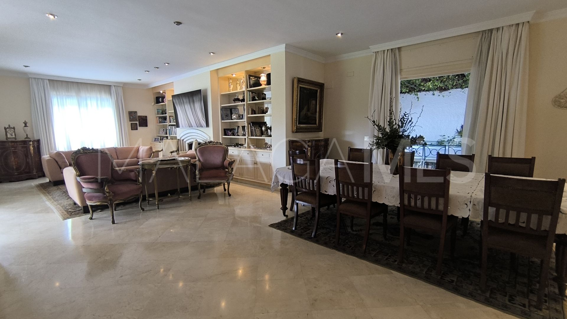 Villa for sale in Los Monteros