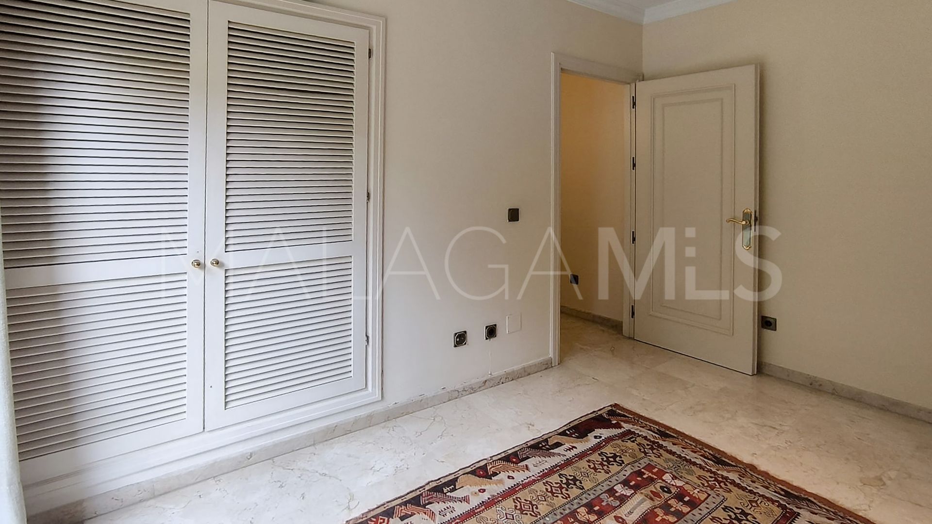 Villa for sale in Los Monteros