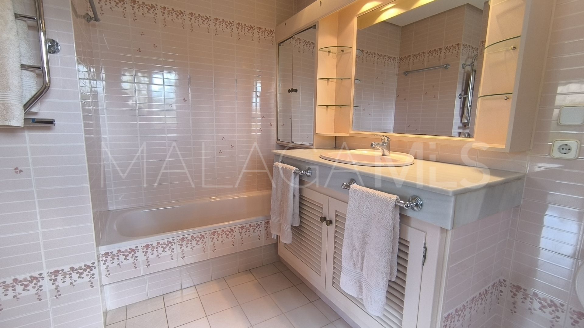 Villa for sale in Los Monteros