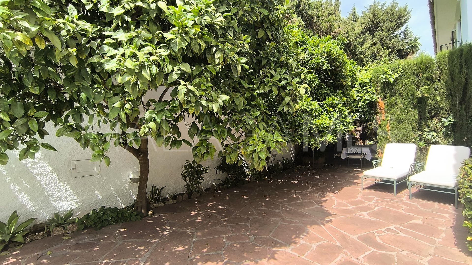 Villa for sale in Los Monteros