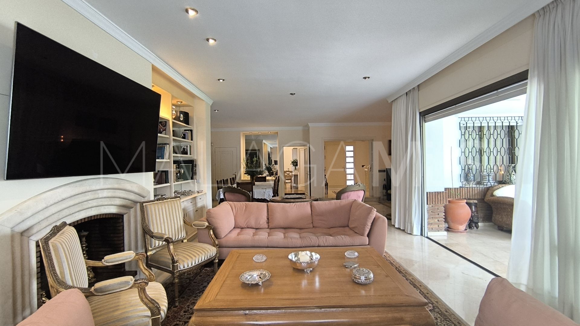 Villa for sale in Los Monteros