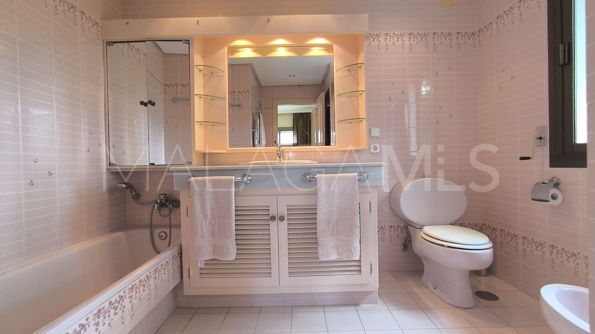 Villa for sale in Los Monteros