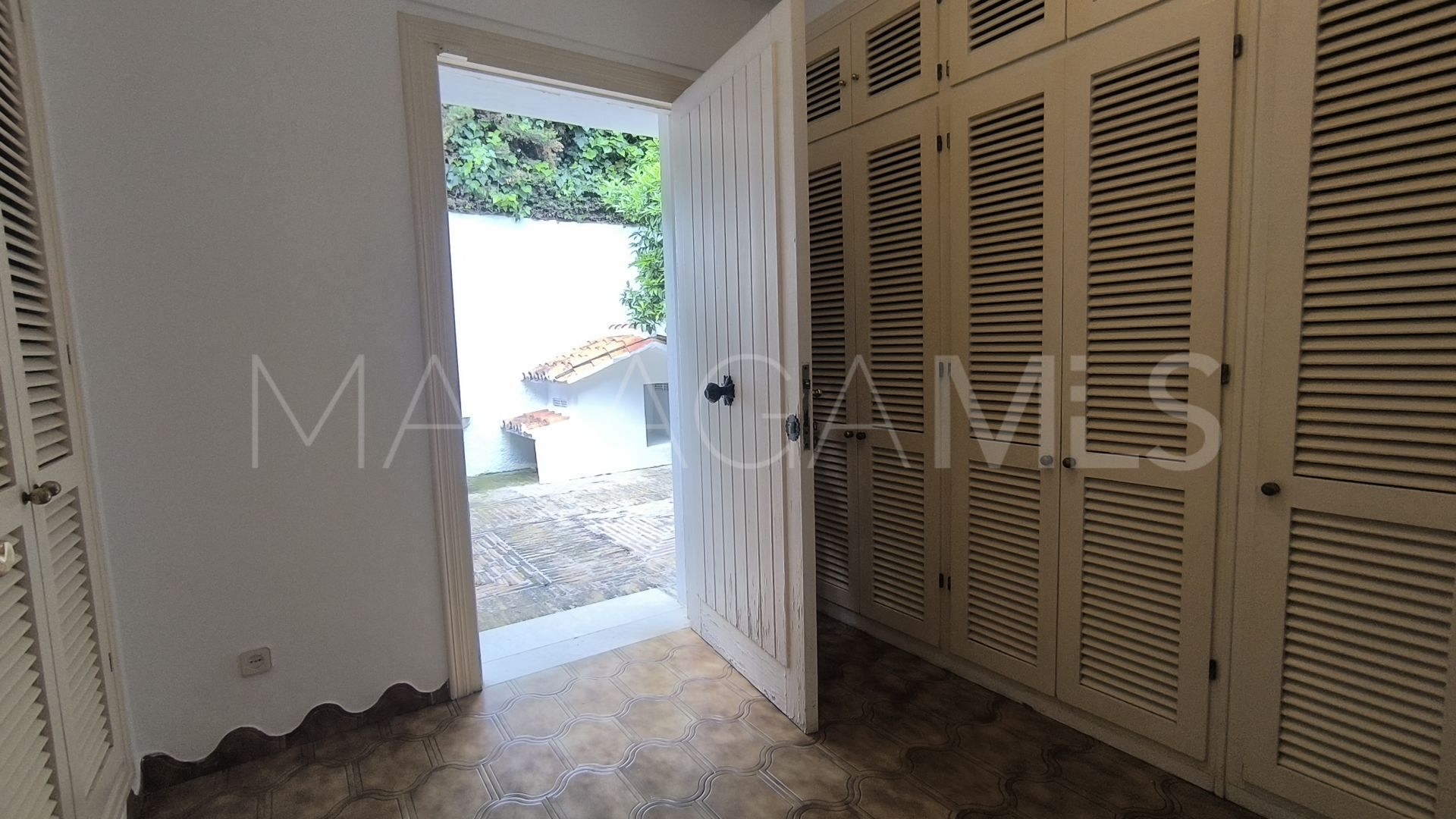 Villa for sale in Los Monteros