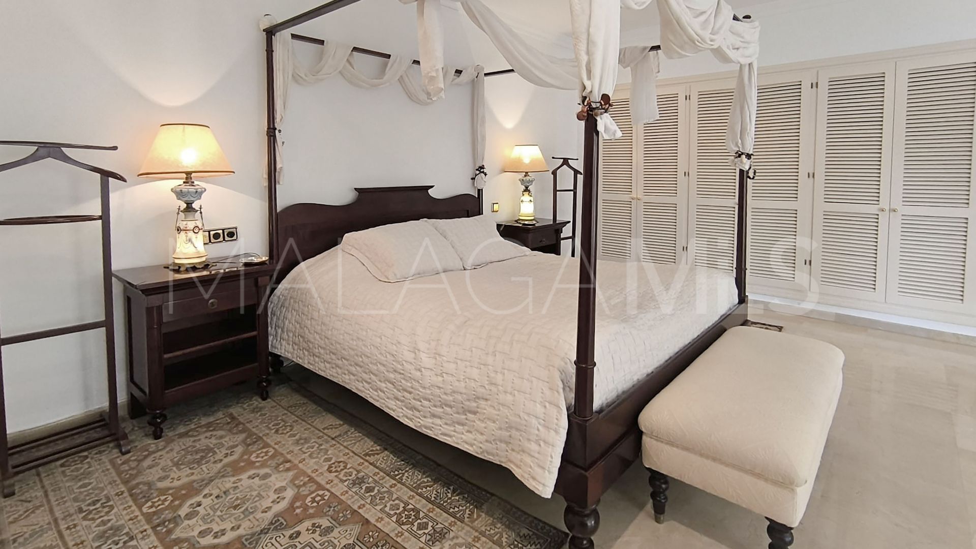 Villa for sale in Los Monteros