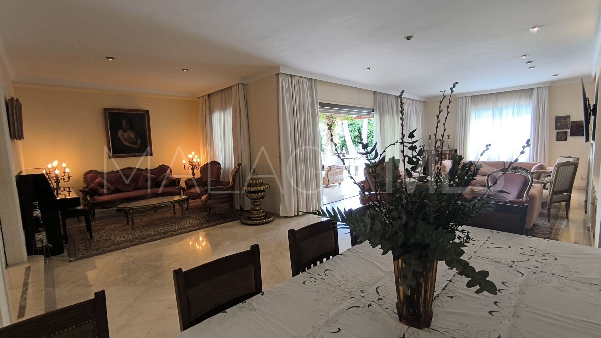 Villa for sale in Los Monteros
