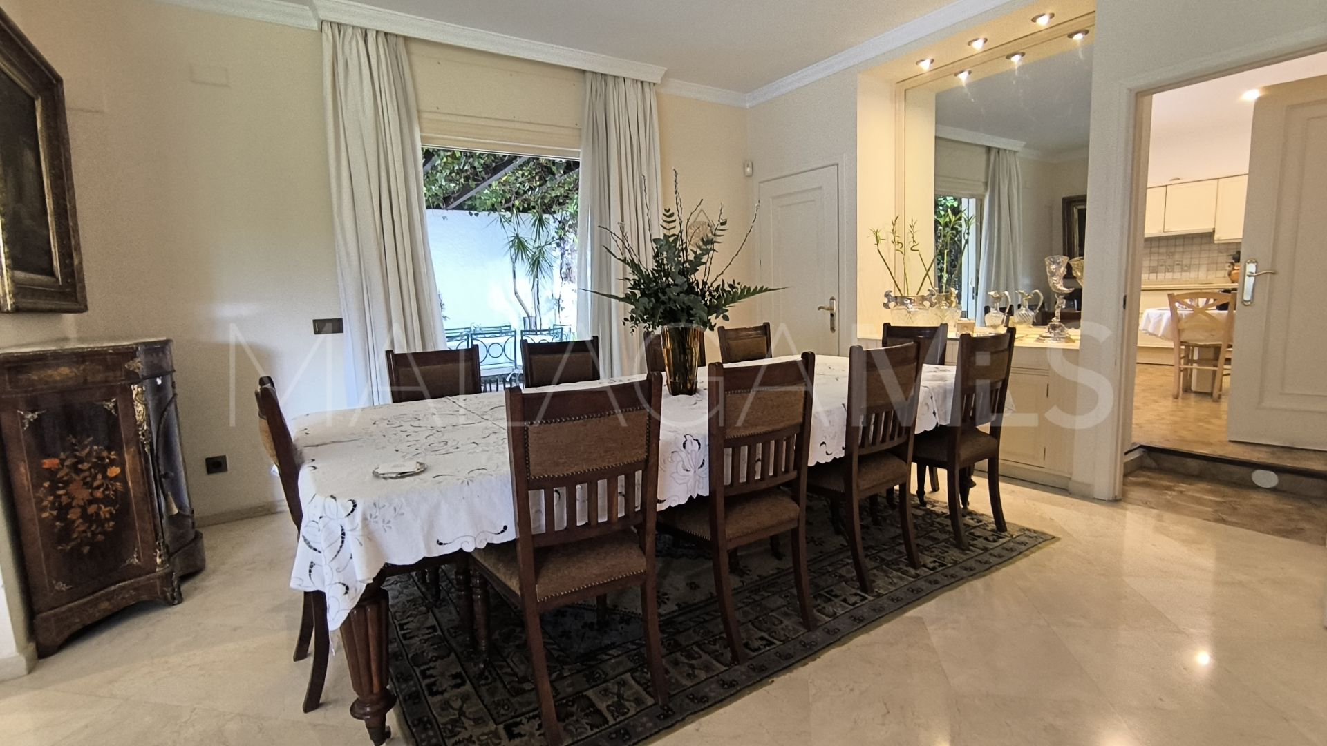 Villa for sale in Los Monteros