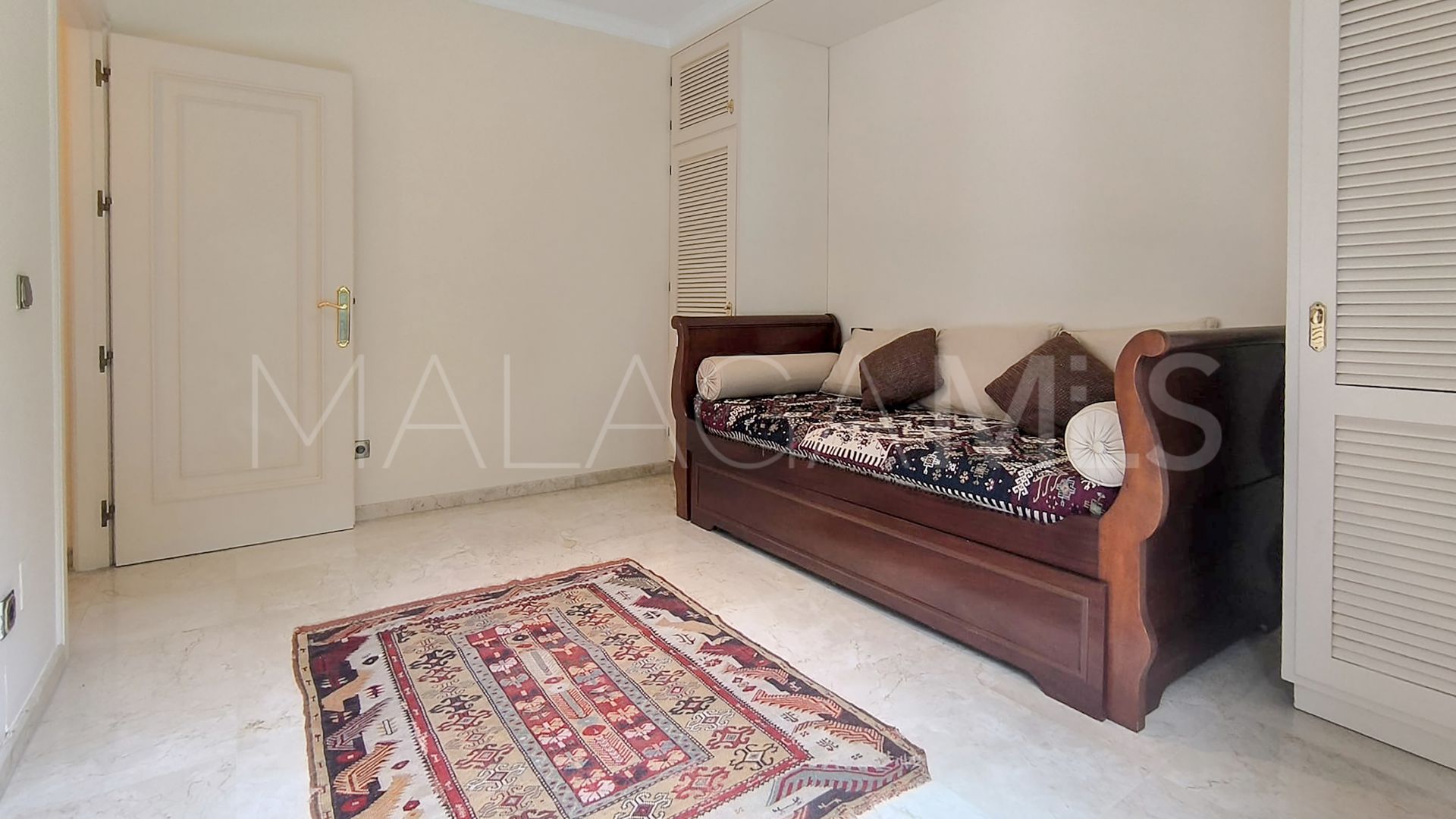 Villa for sale in Los Monteros