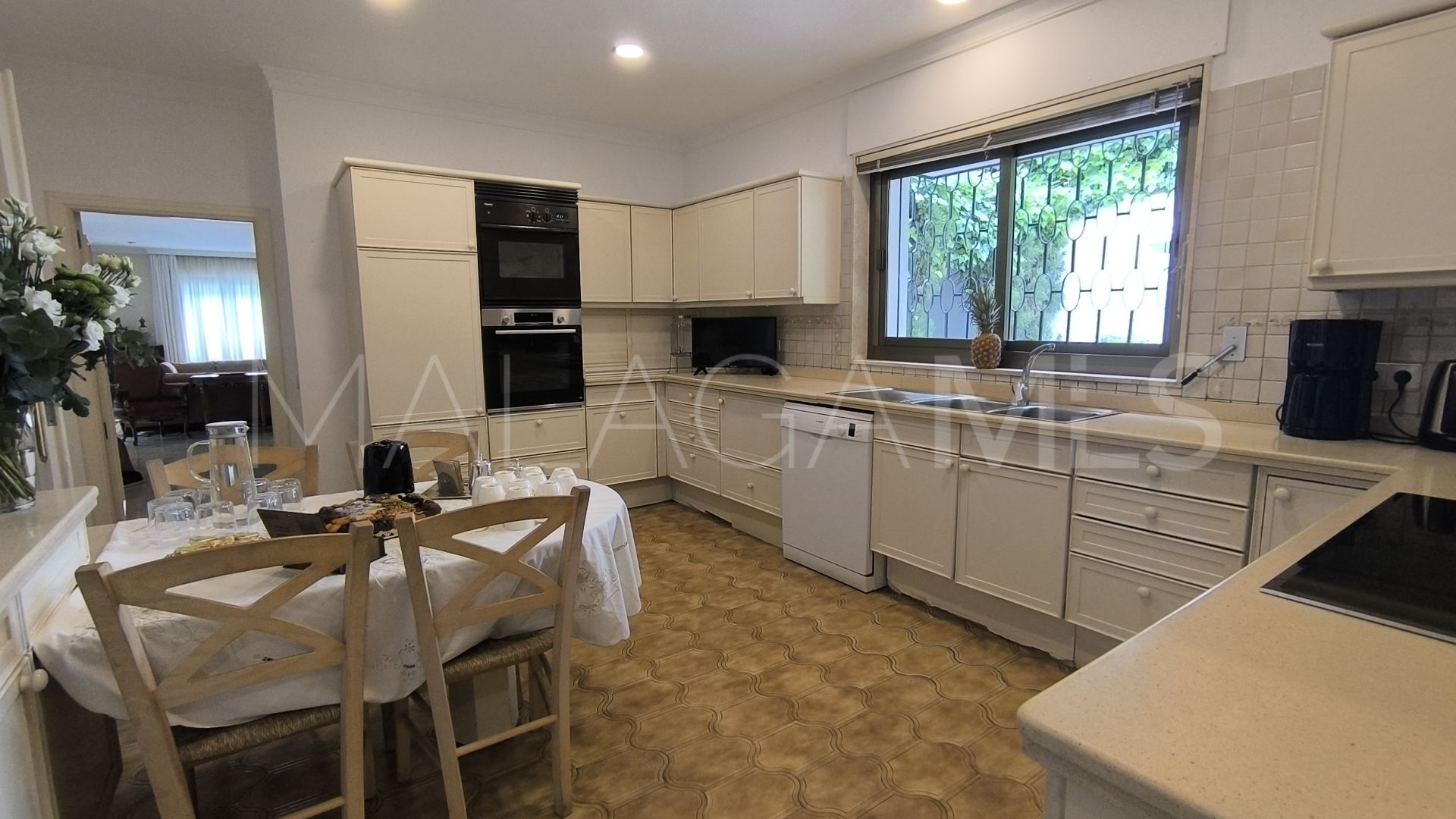 Villa for sale in Los Monteros
