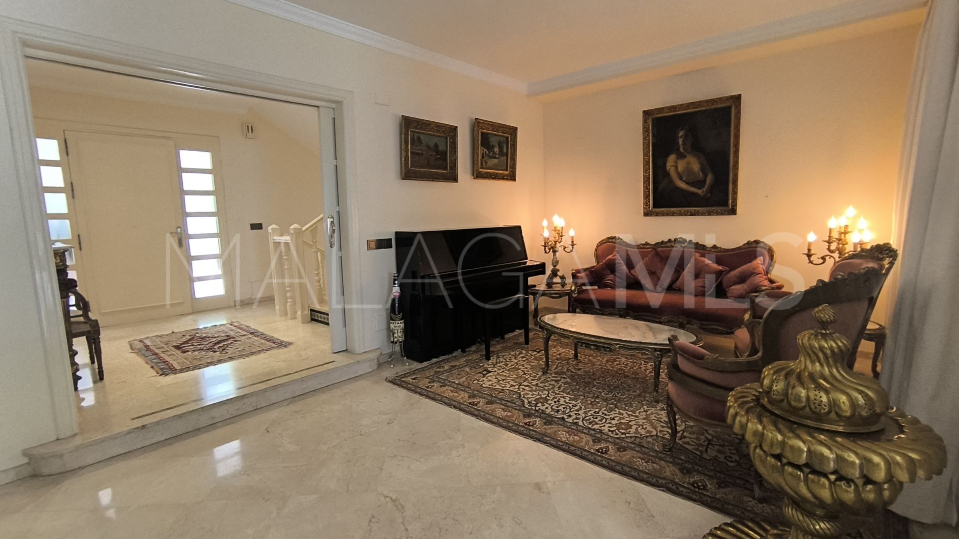 Villa for sale in Los Monteros