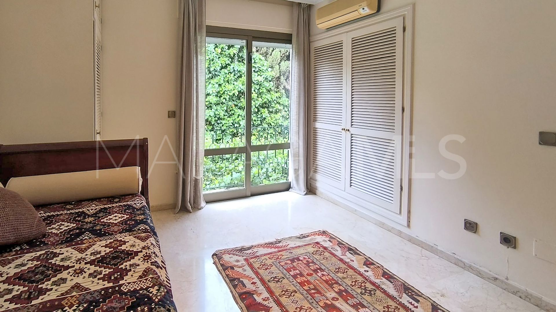 Villa for sale in Los Monteros