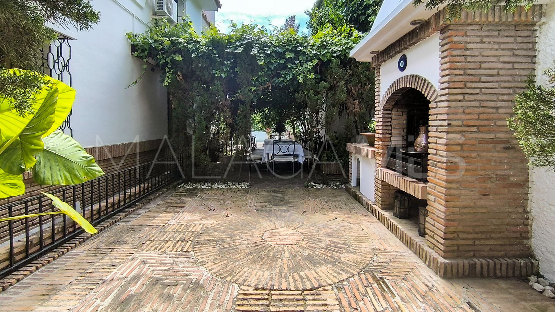 Villa for sale in Los Monteros