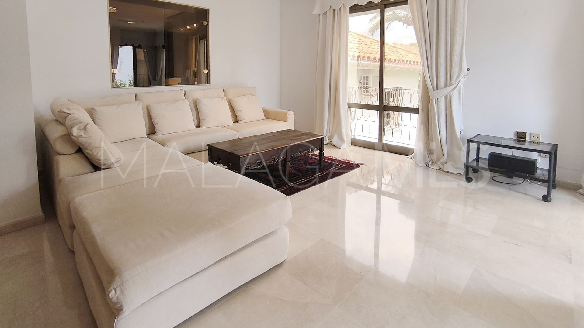 Villa for sale in Los Monteros