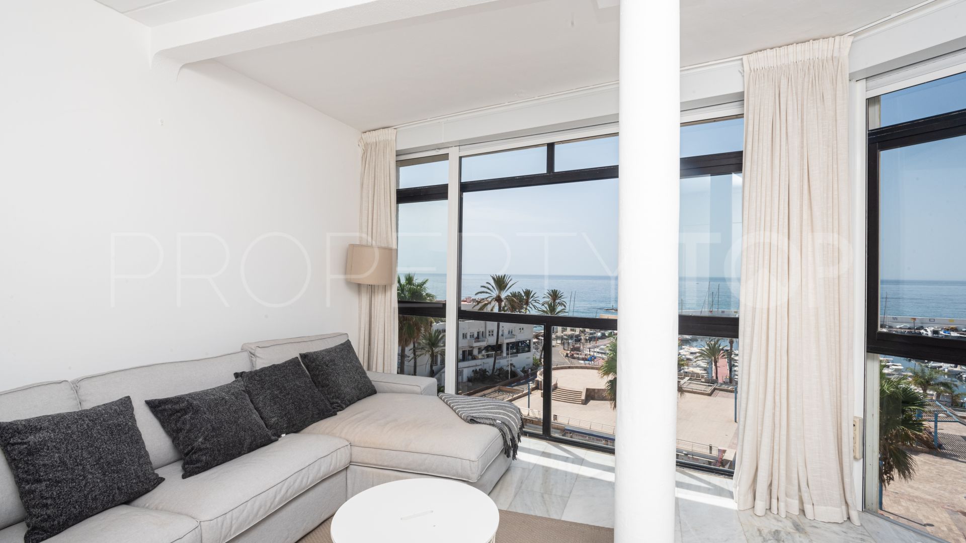 For sale apartment with 3 bedrooms in Marbella Centro