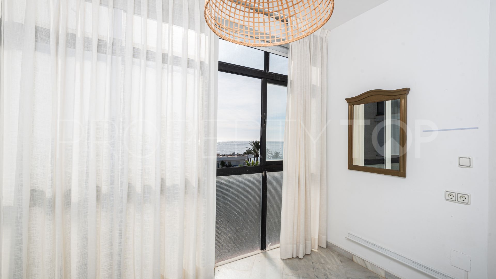 Comprar apartamento de 3 dormitorios en Marbella Centro