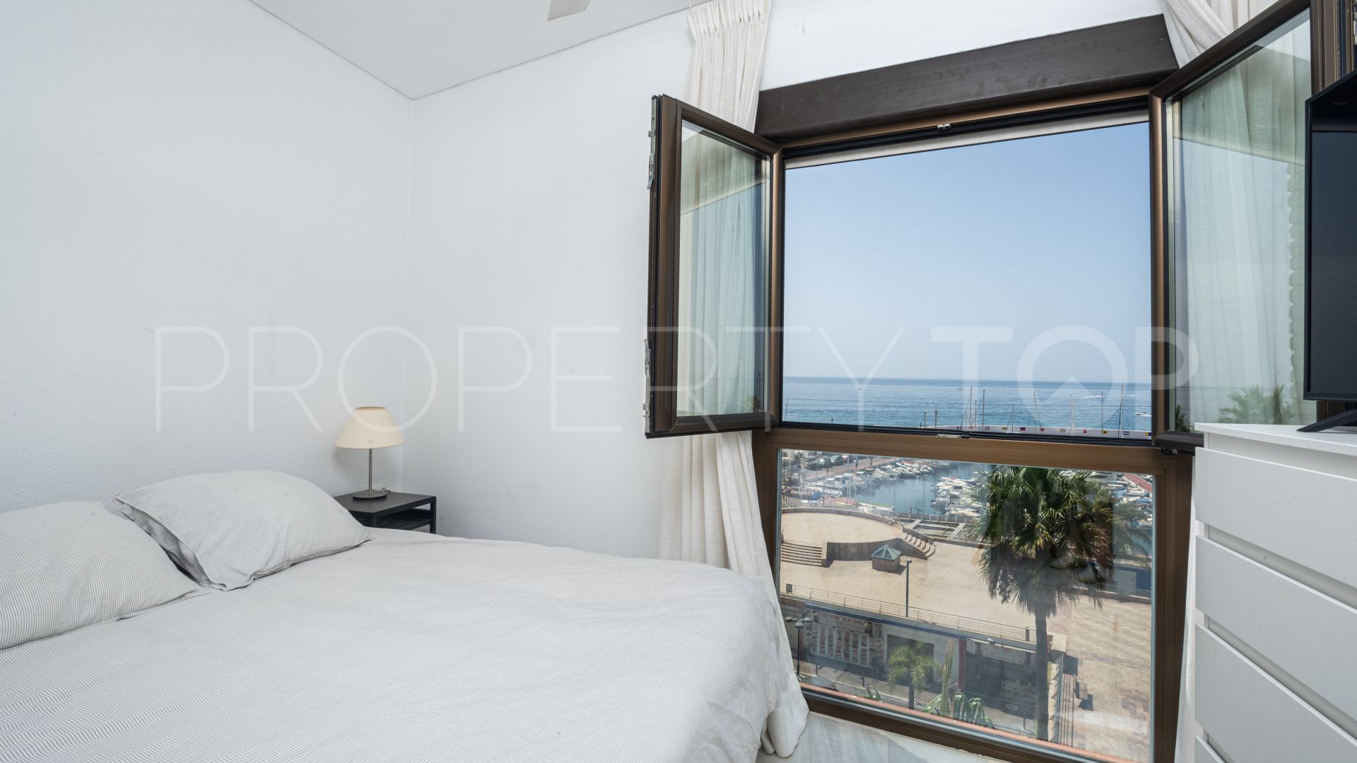 For sale apartment with 3 bedrooms in Marbella Centro