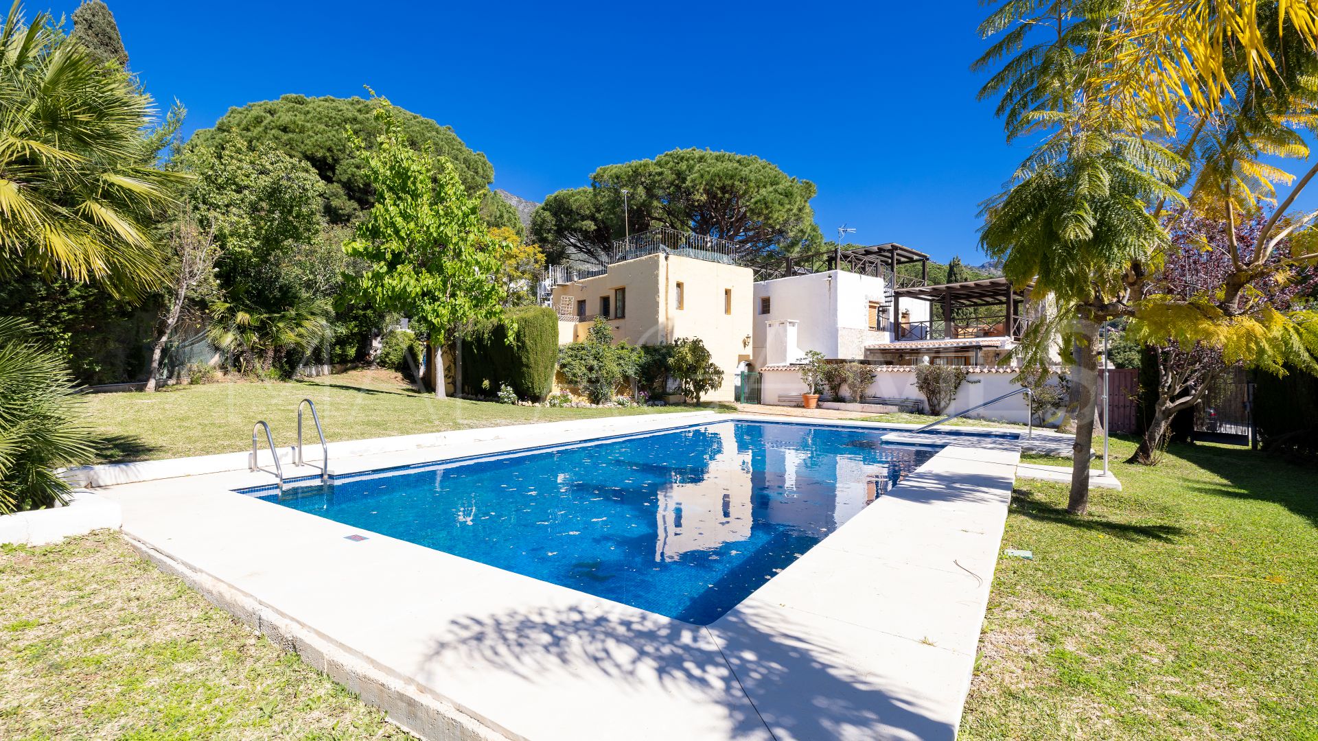 Semi detached house for sale in Balcones de Sierra Blanca