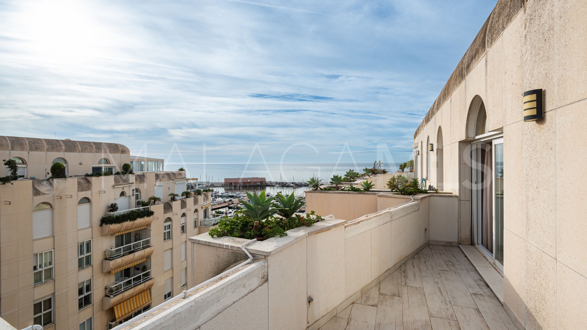 For sale penthouse in Playa Bajadilla - Puertos with 3 bedrooms