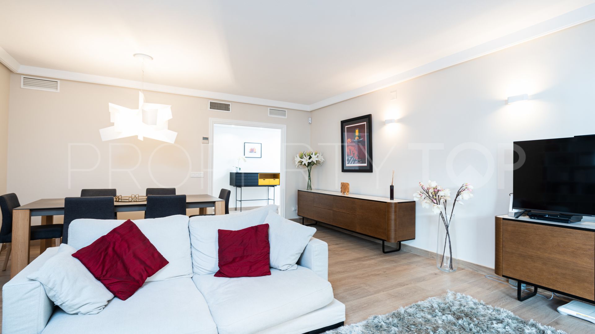 Apartamento en venta en Marbella Centro con 4 dormitorios