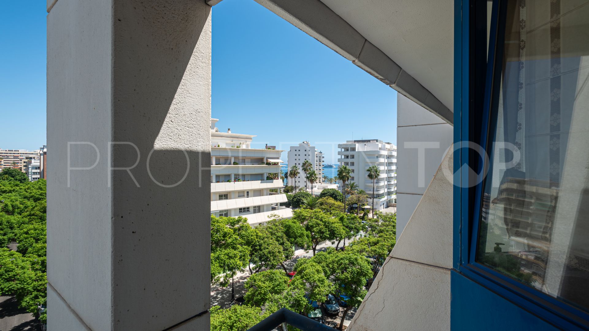 Marbella Ciudad, atico duplex con 2 dormitorios en venta