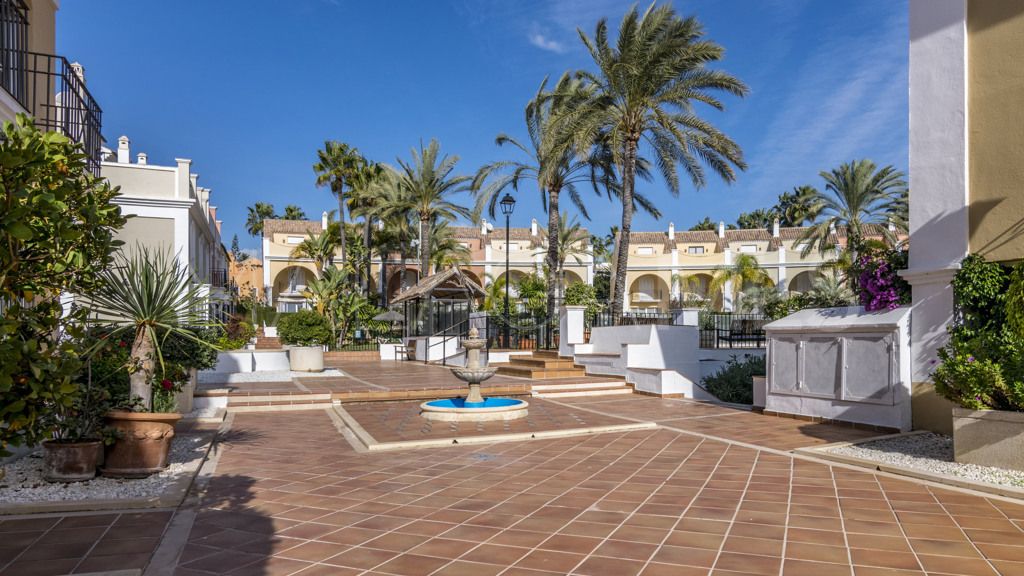 Town house for sale in Dunas de Bahia Marbella